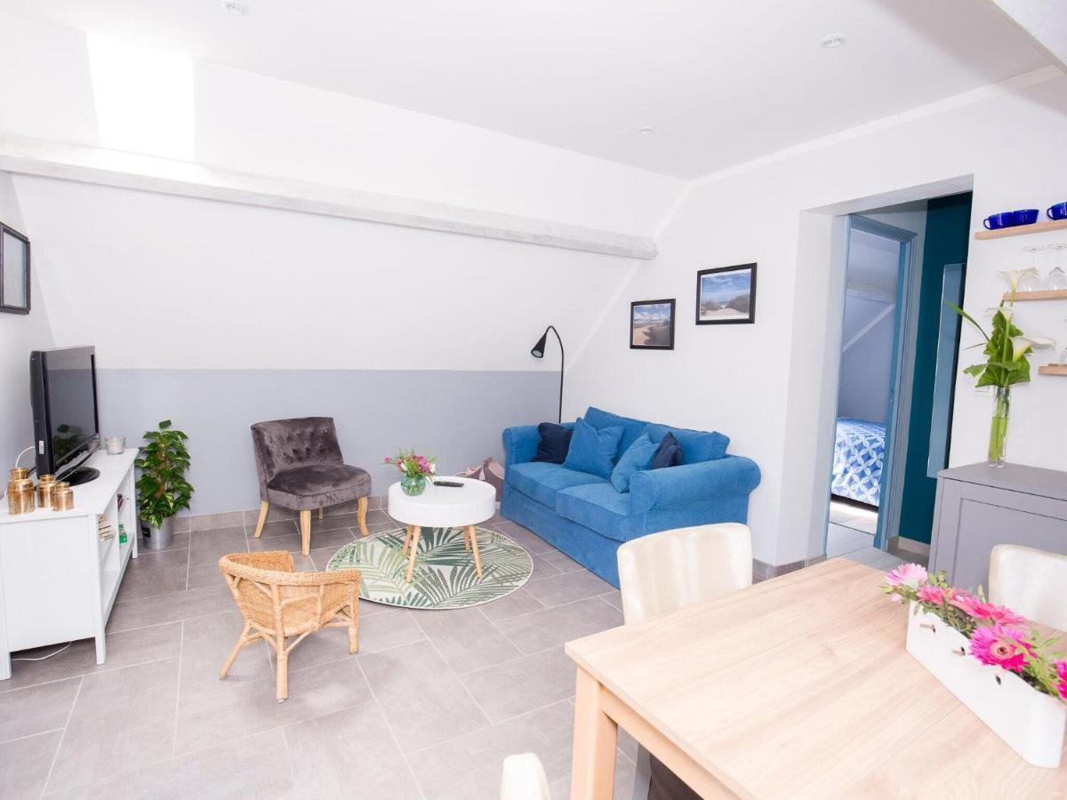 Superb Holiday Home Near The Beach 퀴네빌 외부 사진